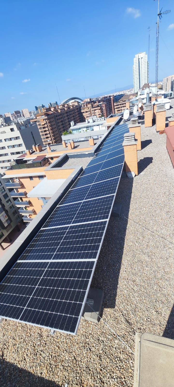 Terraza Comunitaria con Placas Solares